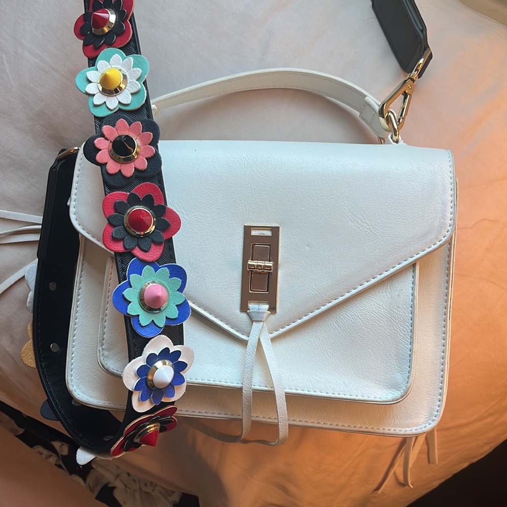 Urban Expressions White Flower Strap Bag